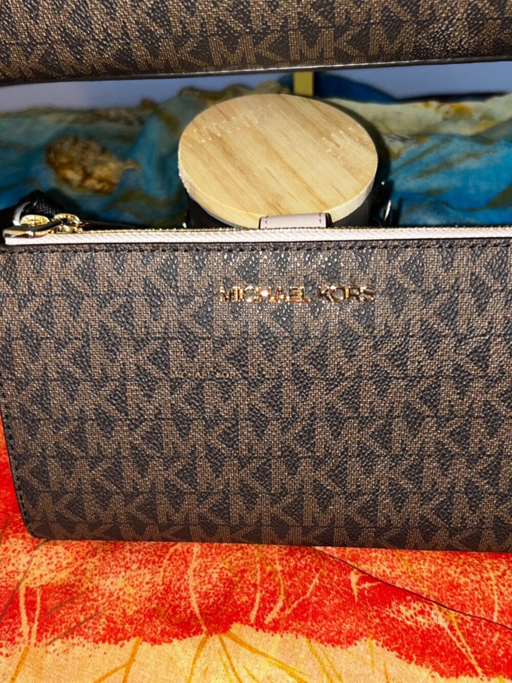 Michael Kors Brown Monogram Tote with Tan Leather Straps & matching wallet NWOT - Picture 8 of 16